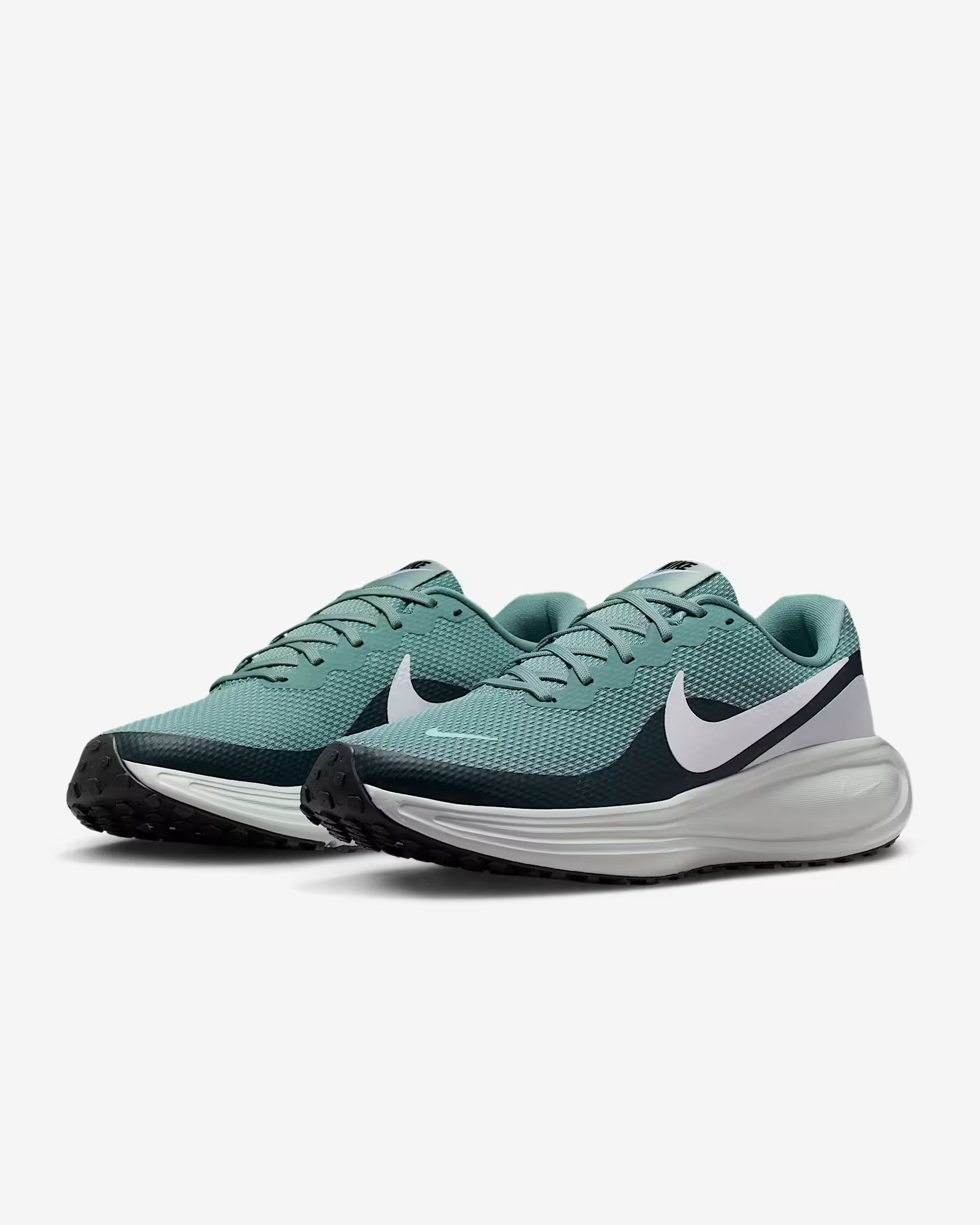Nike Revolution 8
