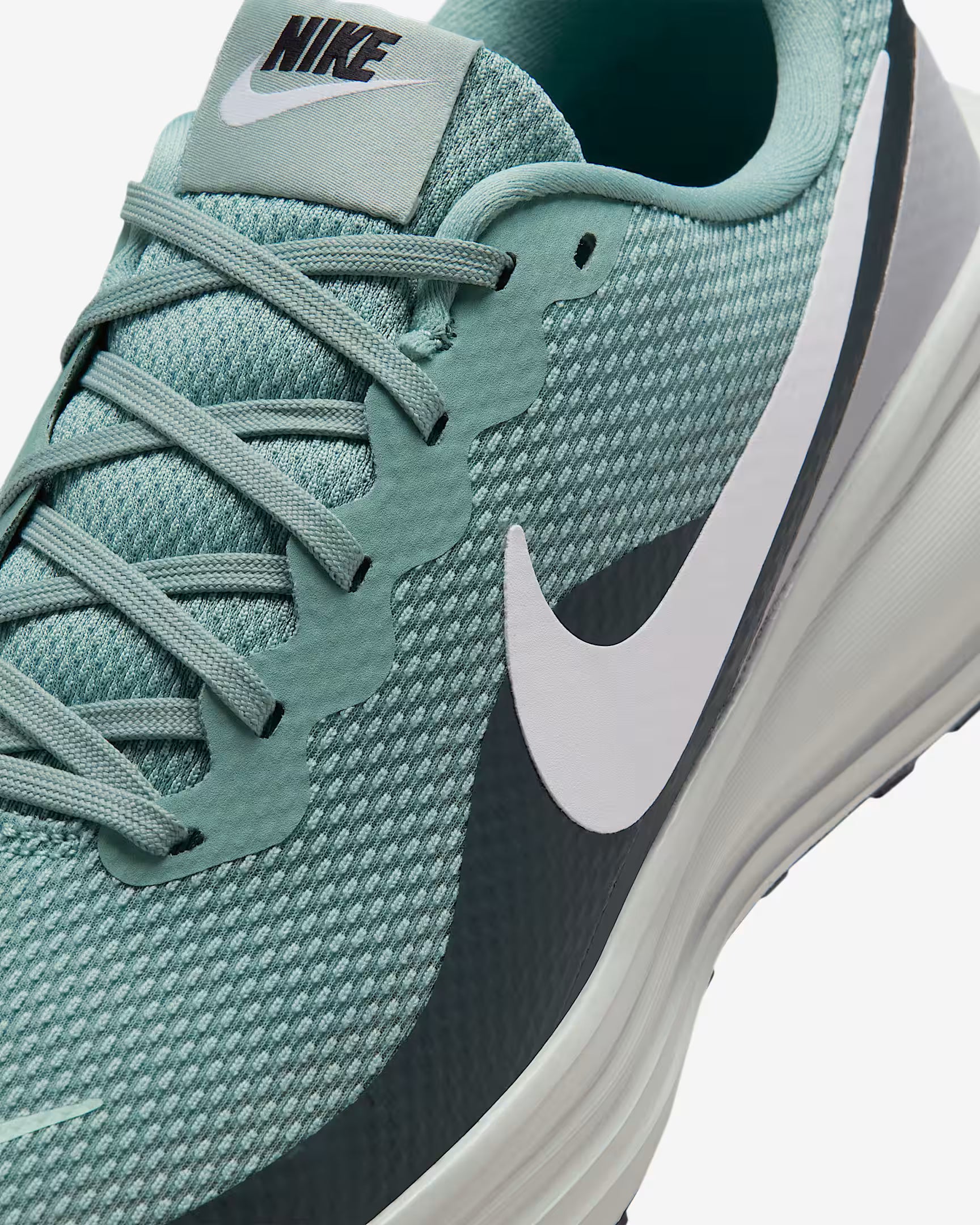 Nike Revolution 8