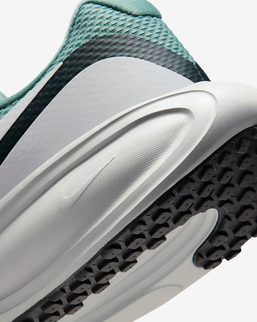 Nike Revolution 8